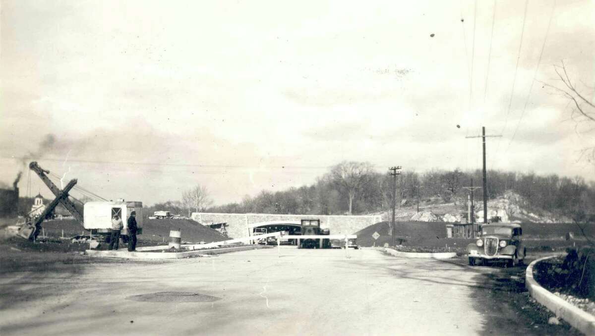 Construction of the Main Avenue bridge over the Merritt Parkway in Norwalk circa 1934-1938. Connecticut State Library / Weld Thayer Chase Collection