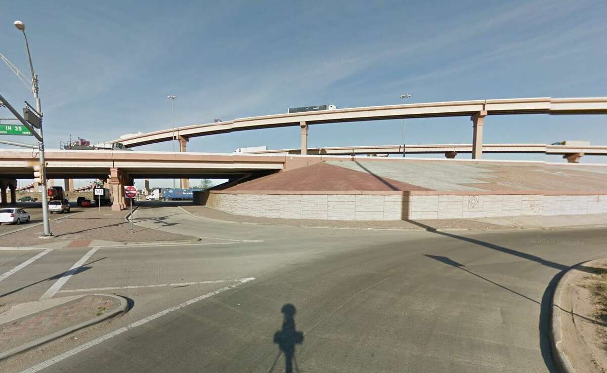 The overpass at Interstate 35 and Loop 20 is shown.