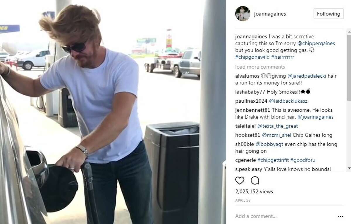 Chip Gaines is sporting a new look during filming for "Fixer Upper" Season 5. 