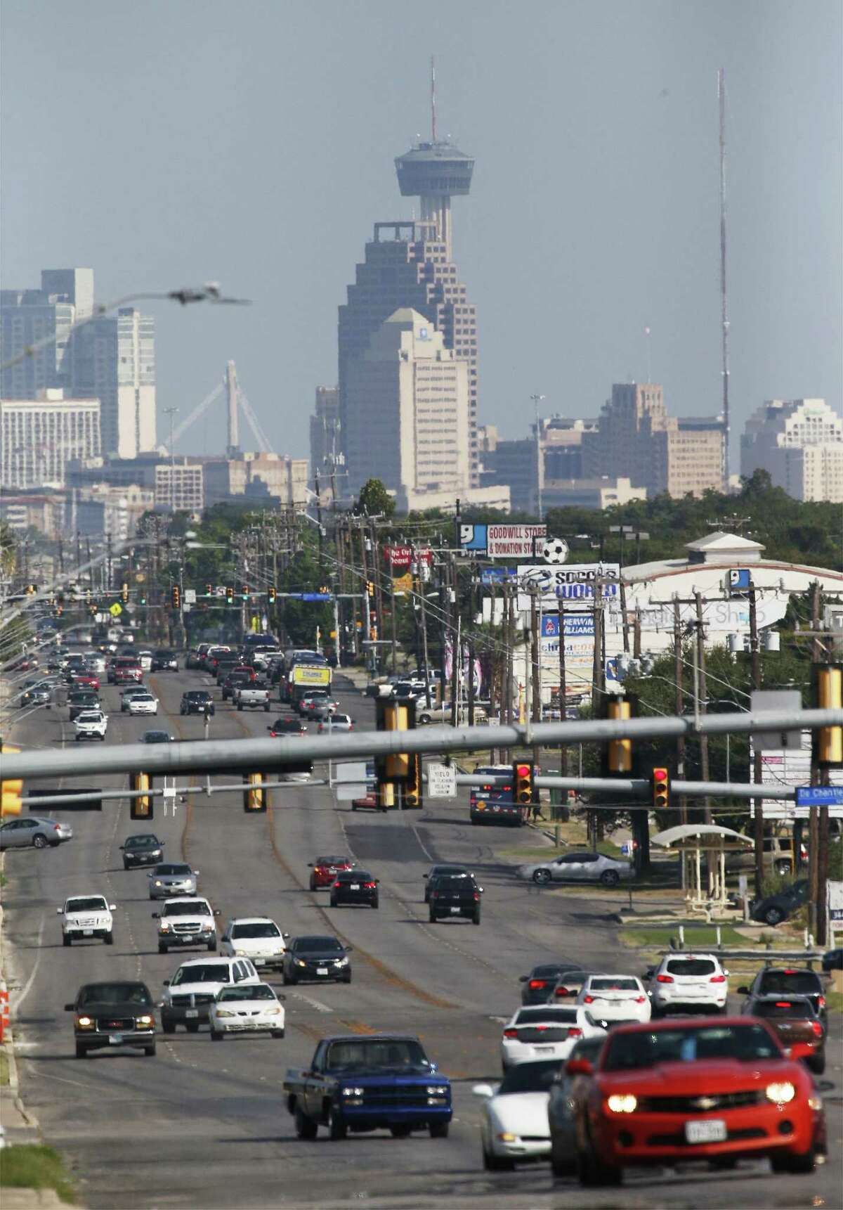 A view of downtown from Fredericksburg Road on Friday, Aug. 12, 2016. The ozone levels in San Antonio's statistics causes 52 premature deaths per year according to a new public health study by New York University and the American Thoracic Society. (Kin Man Hui/San Antonio Express-News)