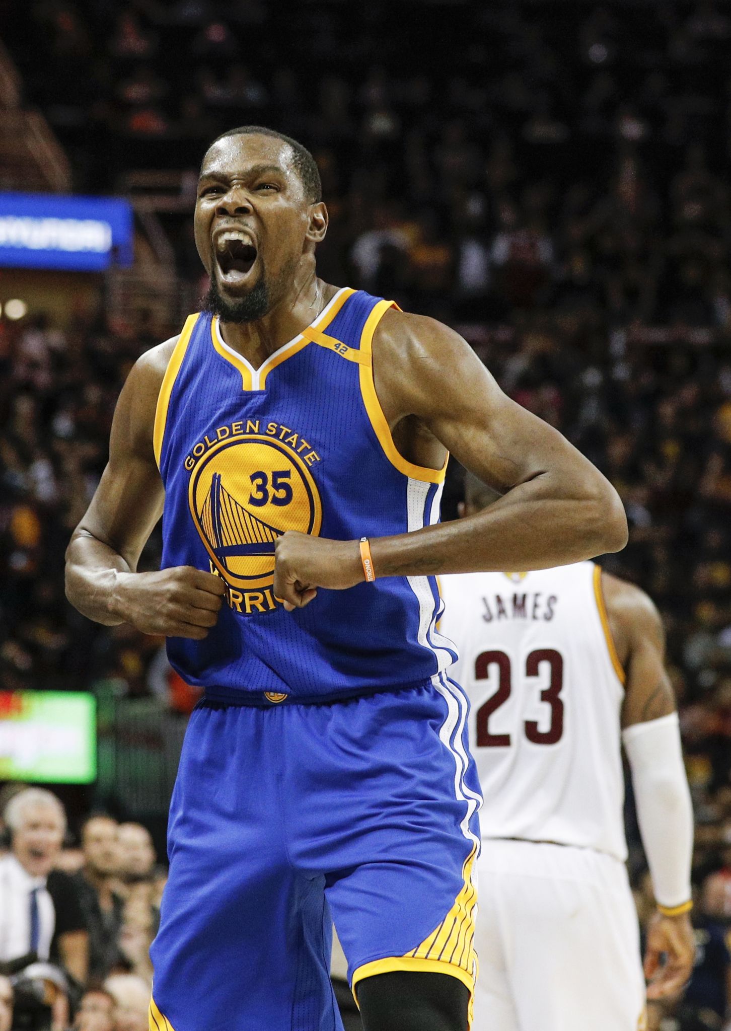 Golden State Warriors' Kevin Durant (35) hoists up the Western