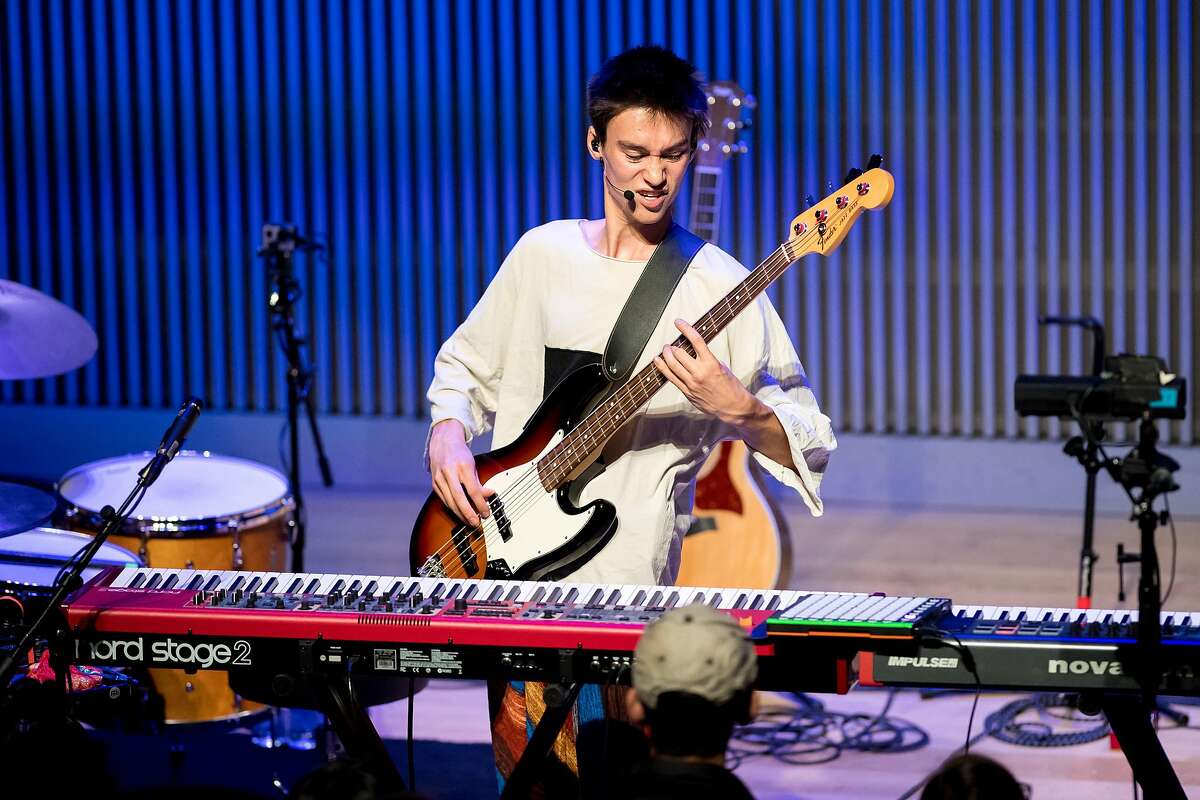 Jacob Collier uses tech to share music of his mind live