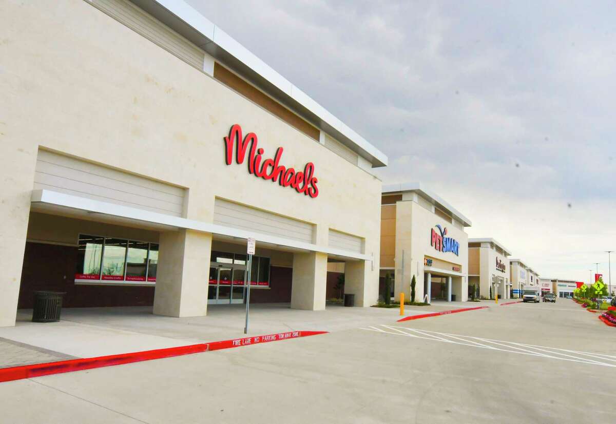 Texas oil payrolls increased by 3,300 jobs in April, Dallas Fed says