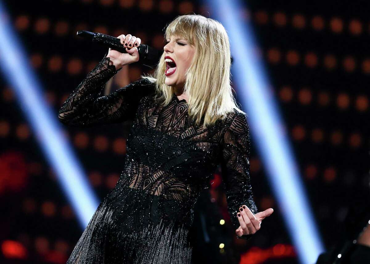 Taylor Swift's full catalog, including "1989," is returning to all streaming platforms on Friday.