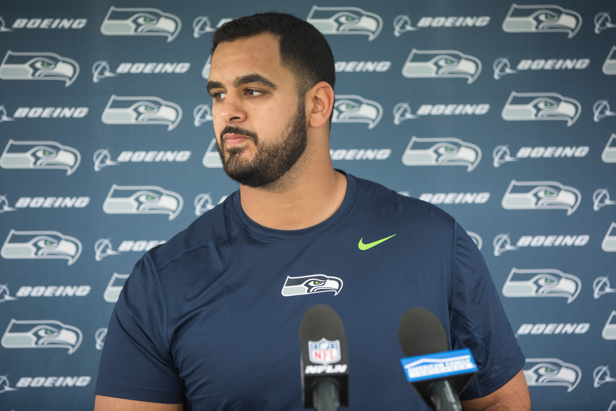 Communication gives Oday Aboushi edge over Mark Glowinski on Seahawks'  offensive line