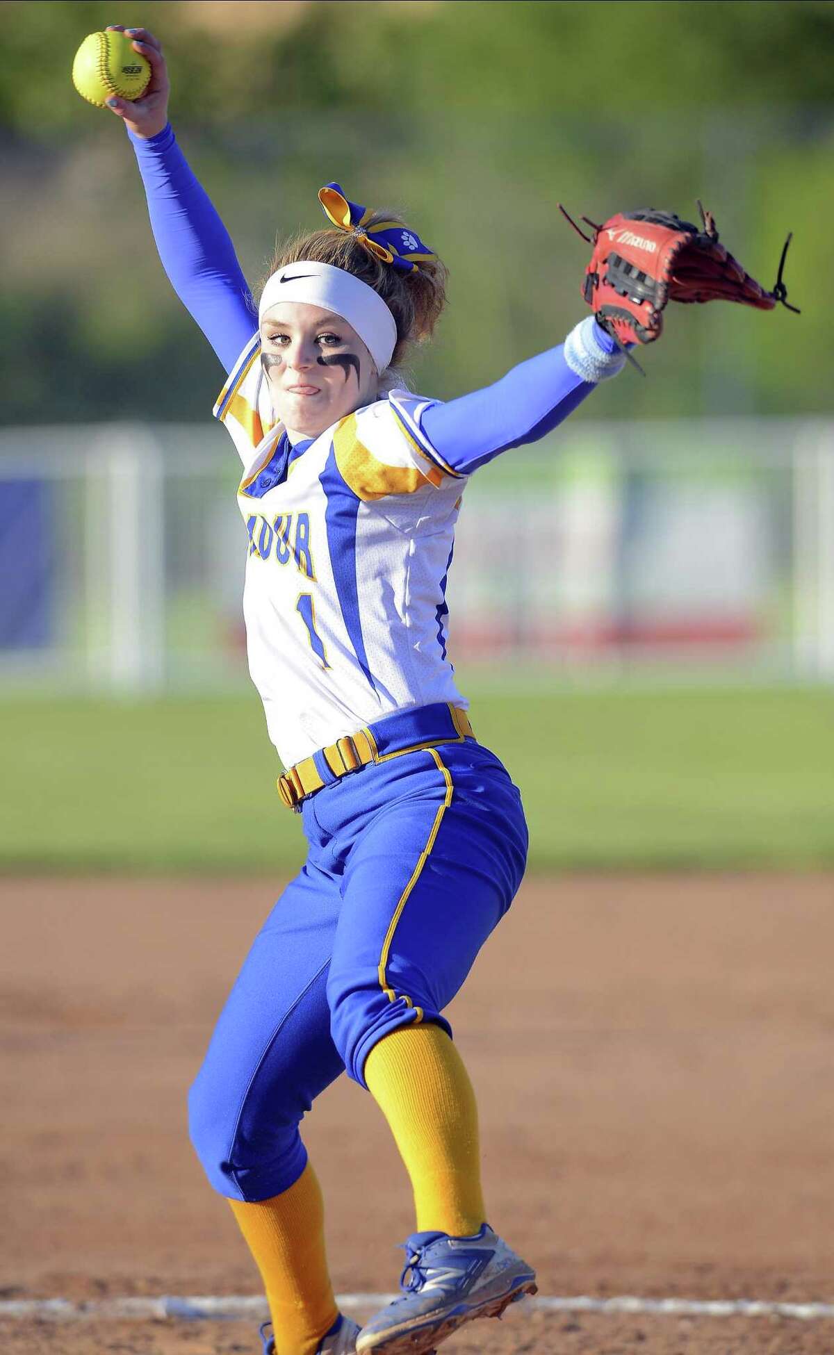 Many new faces, but Seymour softball plays for another title