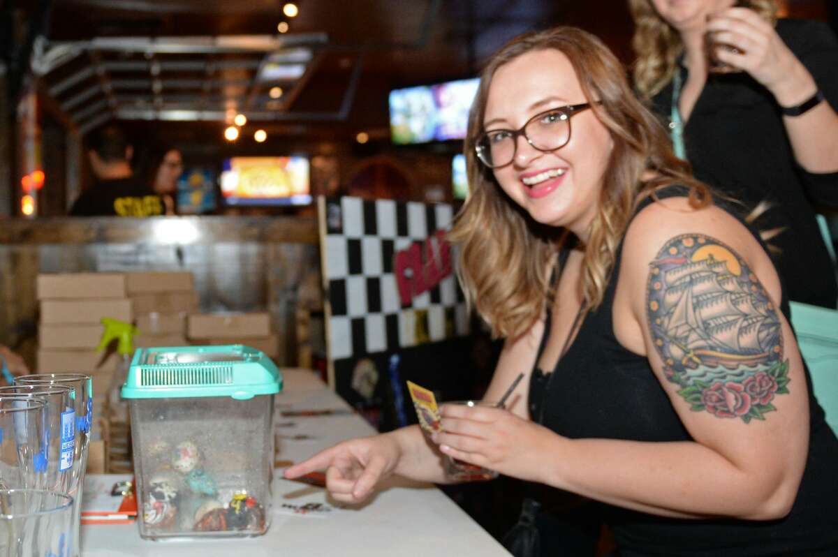 Hermit crab races stir up competition at Katy's Little Woodrow's