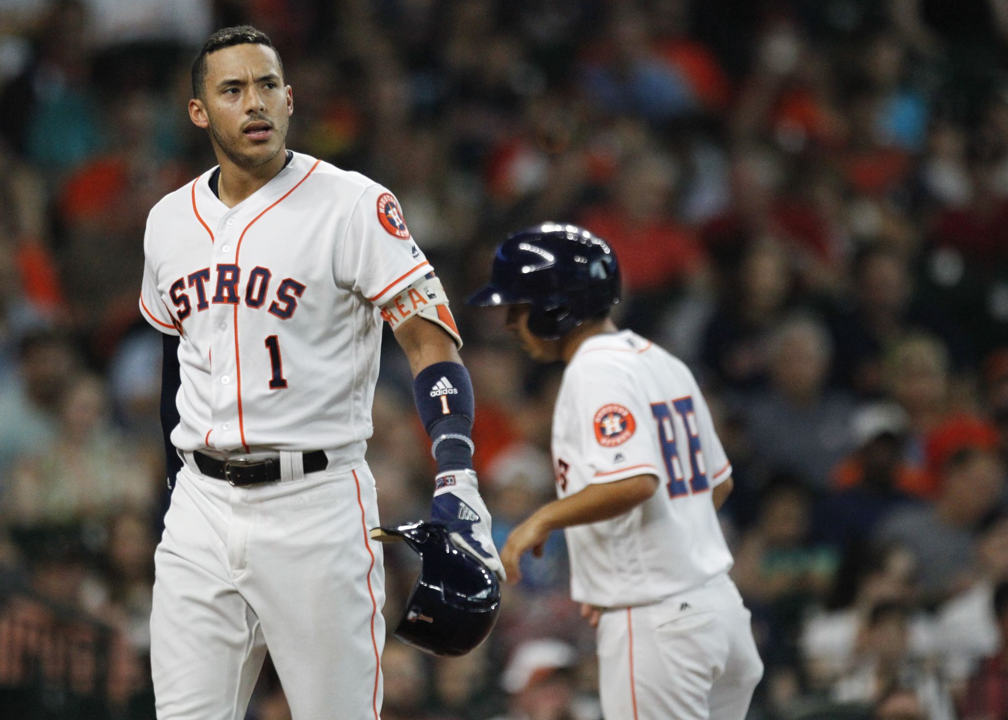 Carlos Correa's buddy Martin Maldonado is having the best time