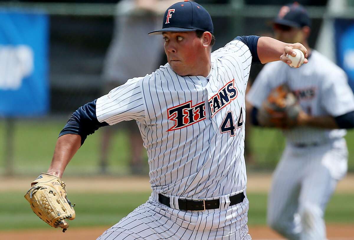 Cal State Fullerton starter John Gavin delivers a pitch against Long Beach State in the first inning of Game 2 of the College World Series Super Regional at Blair Field in Long Beach, Calif., on Saturday, June 10, 2017. CSUF won, 12-0. (Luis Sinco/Los Angeles Times/TNS)
