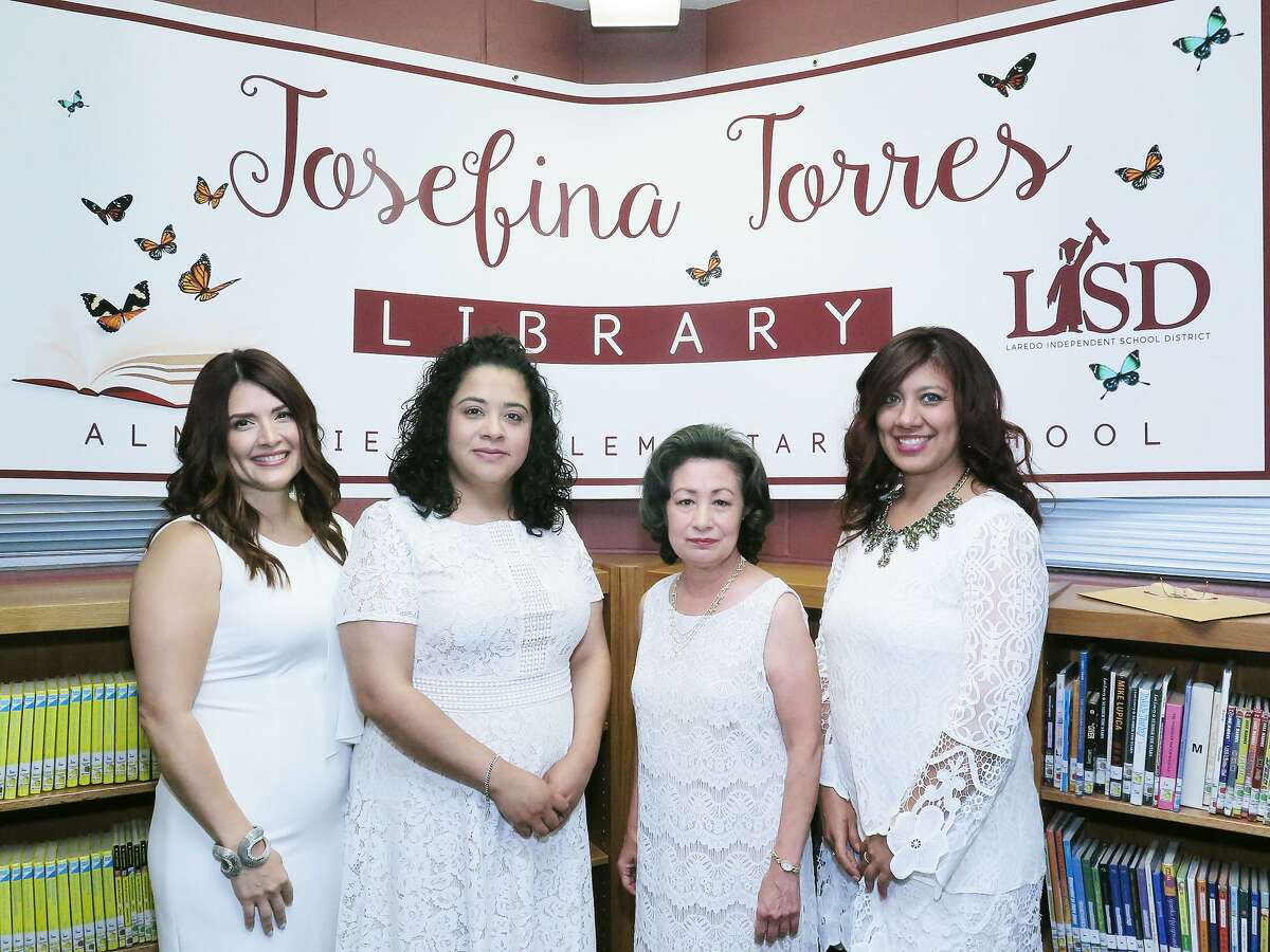 Michelle Y. Martínez, Noralva Esquivel, Josie Torres y Amy Cruz en la ceremonia en honor a Josie Torres en Alma Pierce Elementary.