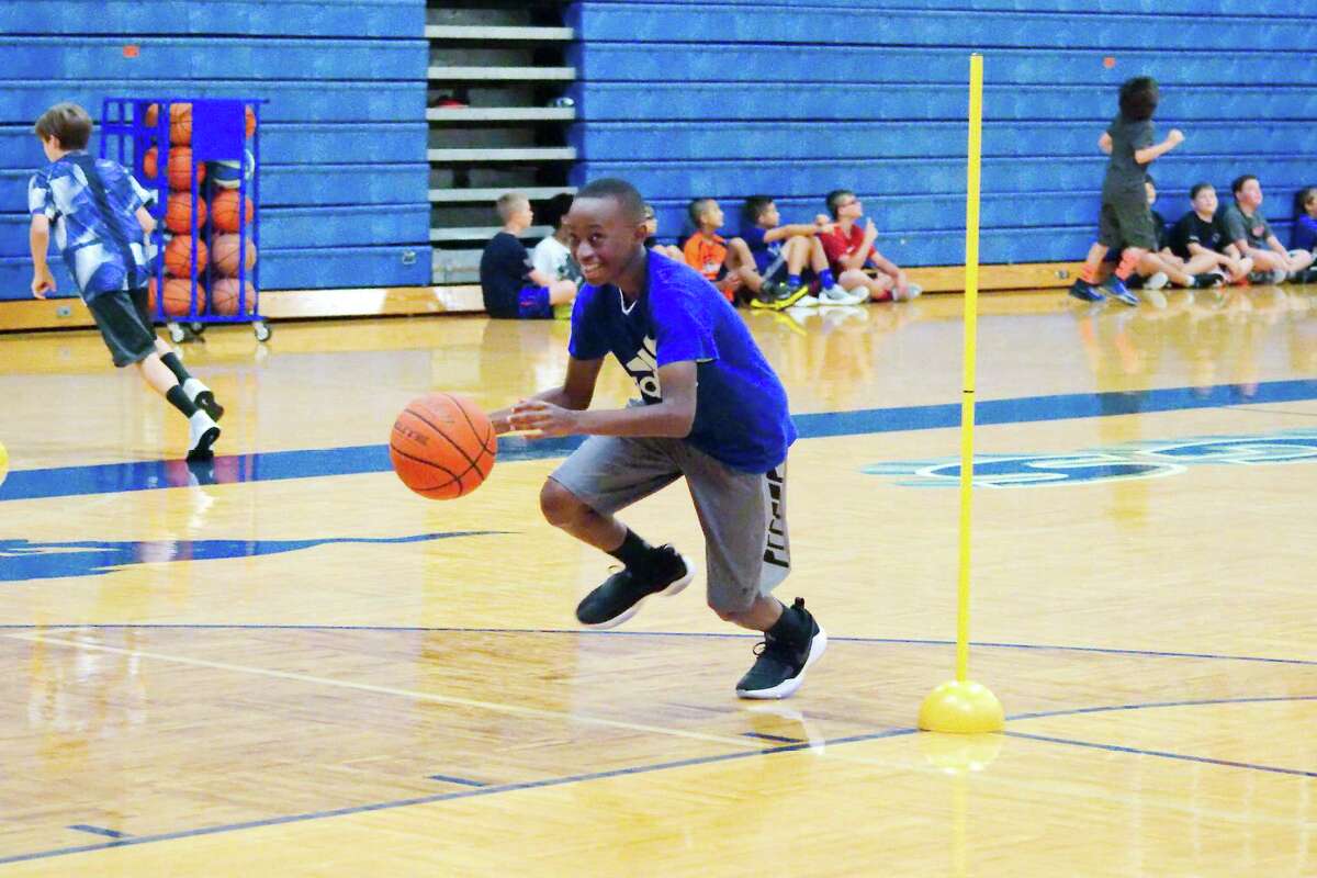 camp-introduces-new-friendswood-basketball-coach-to-community