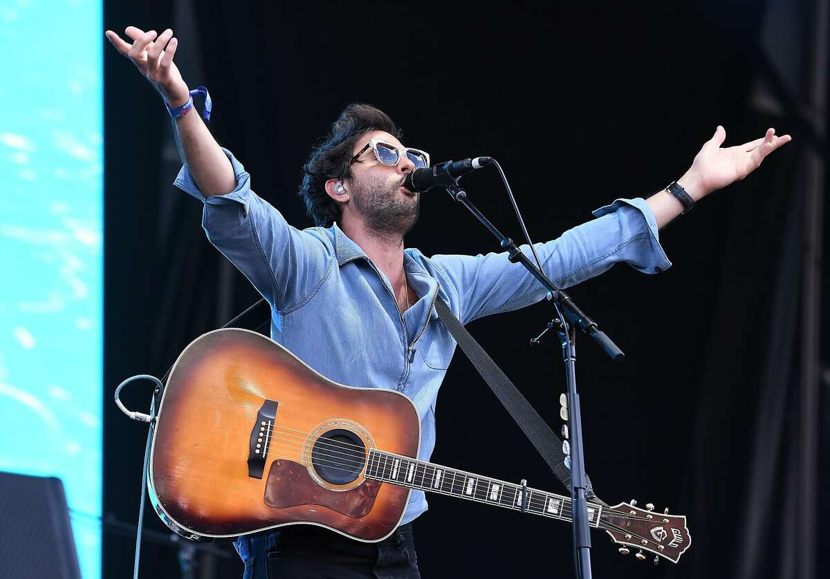 Jonathan Russell of The Head and the Heart performs onstage during 2017 Governors Ball Music Festival at Randall's Island on June 3, 2017 in New York City. / AFP PHOTO / ANGELA WEISSANGELA WEISS/AFP/Getty Images