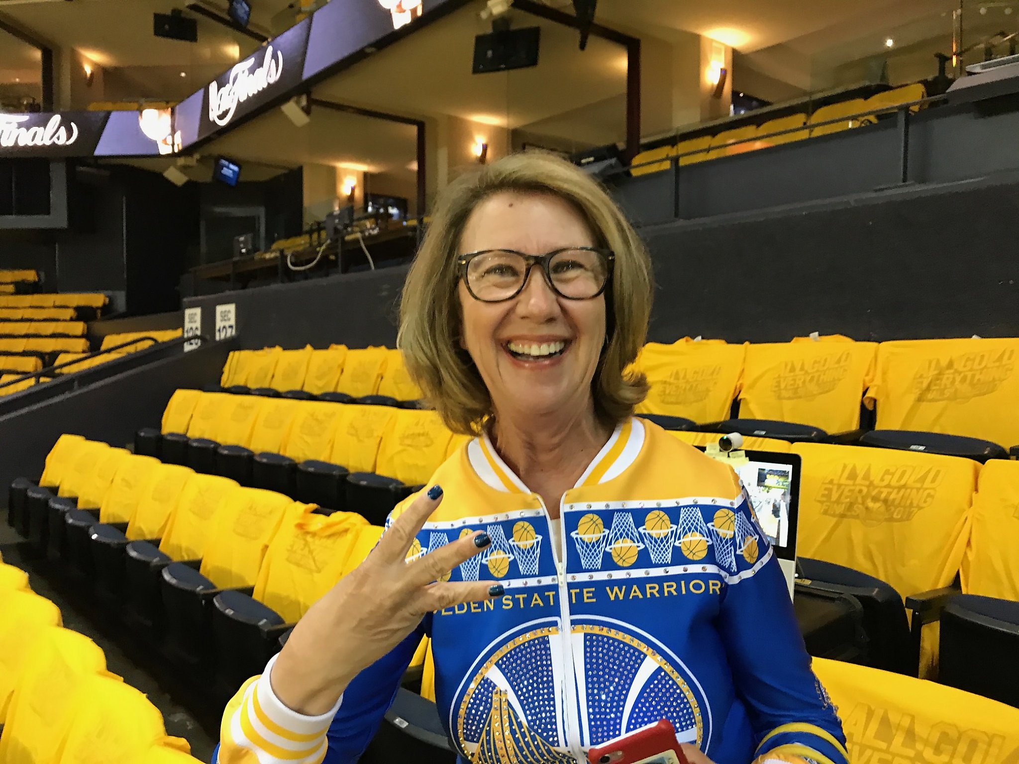 golden state sweater mom