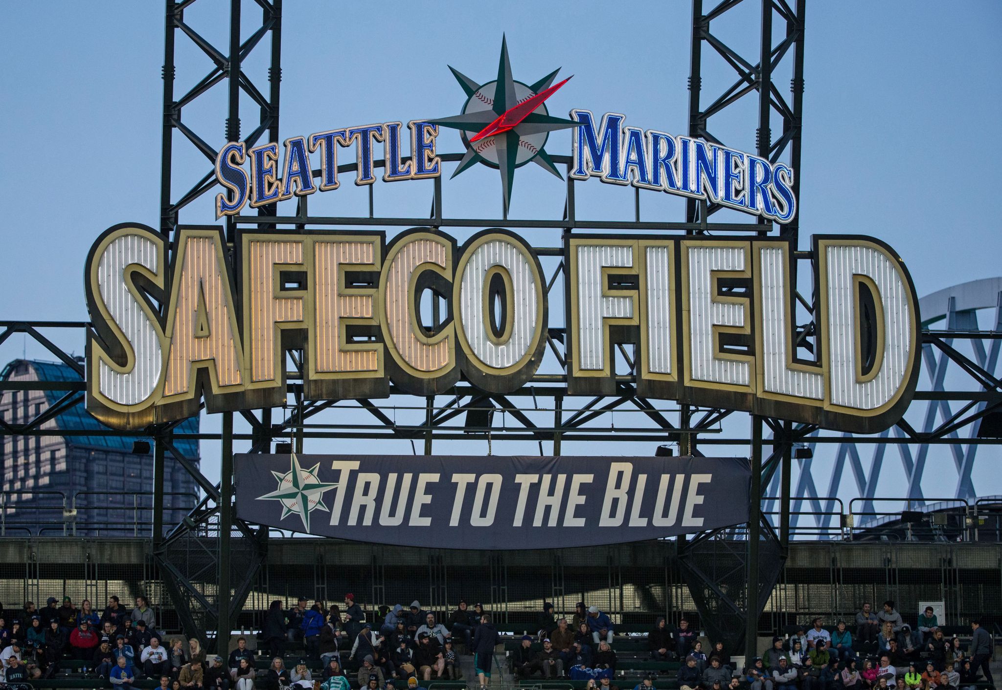 Blue Jays fans invade Safeco Field for Seattle series opener