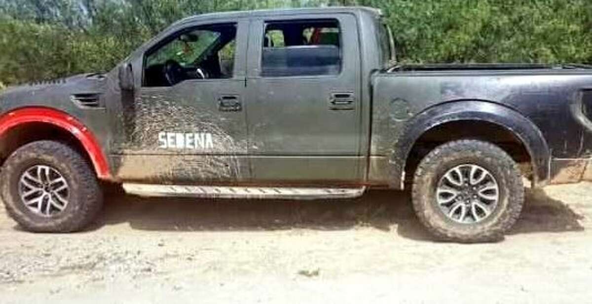 Mexican troops seized a cloned law enforcement pickup in Nuevo Laredo with with white lettering reading SEDENA. 