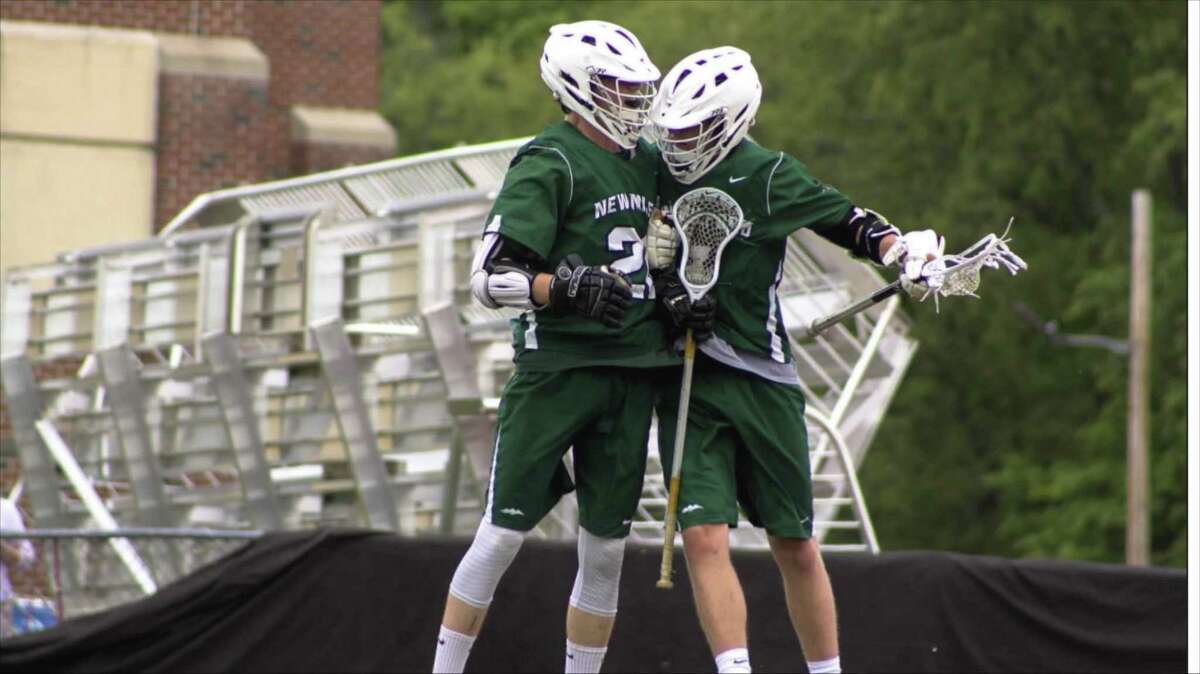 The Green Wave came from behind to beat Farmington in a home playoff game, 11-10.