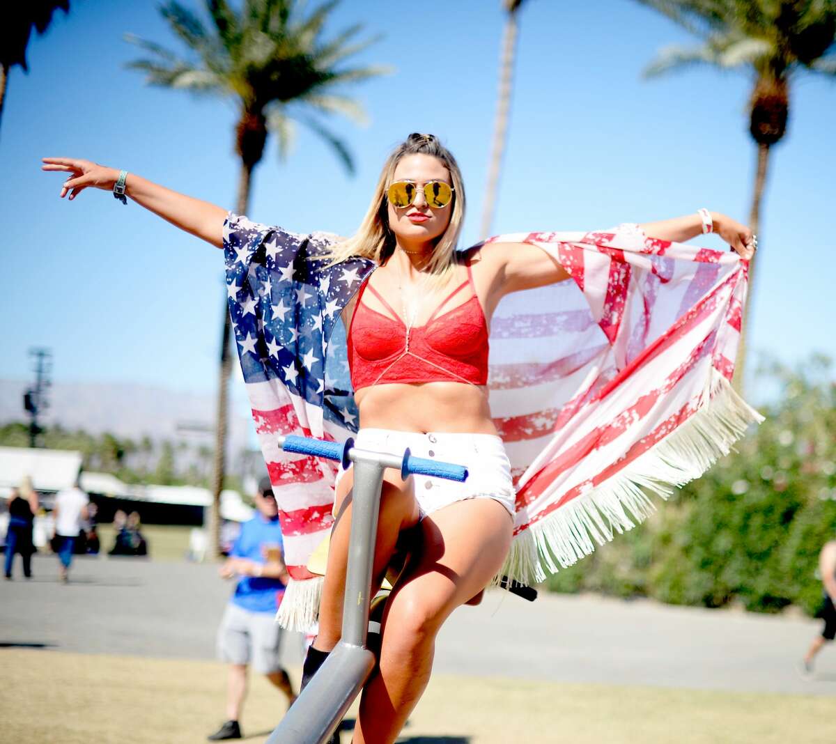 This flag shawl protects sunburns and freedom.