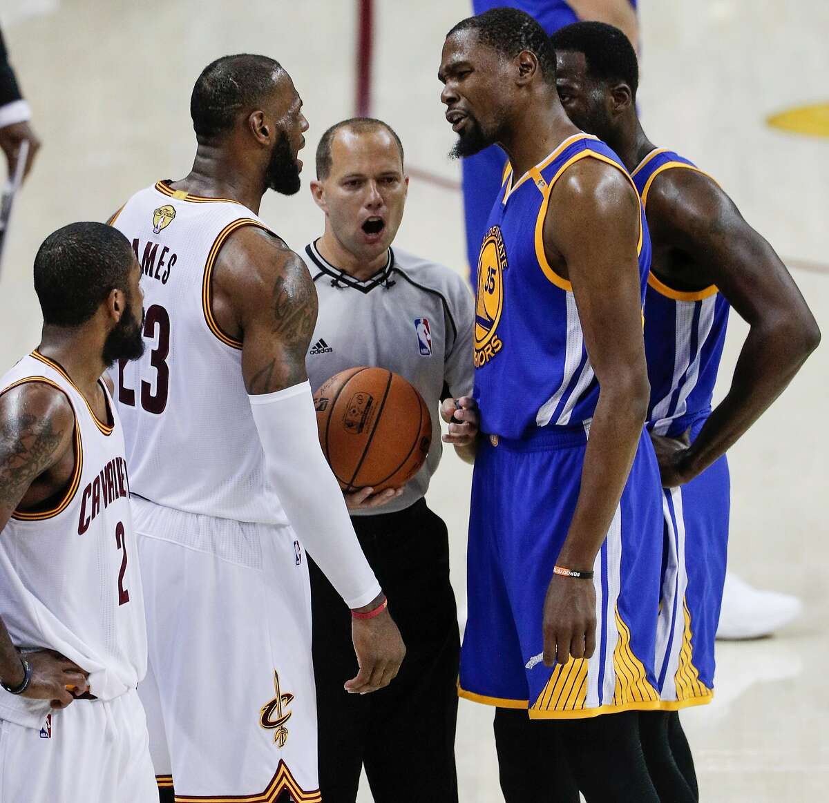 Kevin Durant Outplays, Outlasts and Outmaneuvers LeBron James