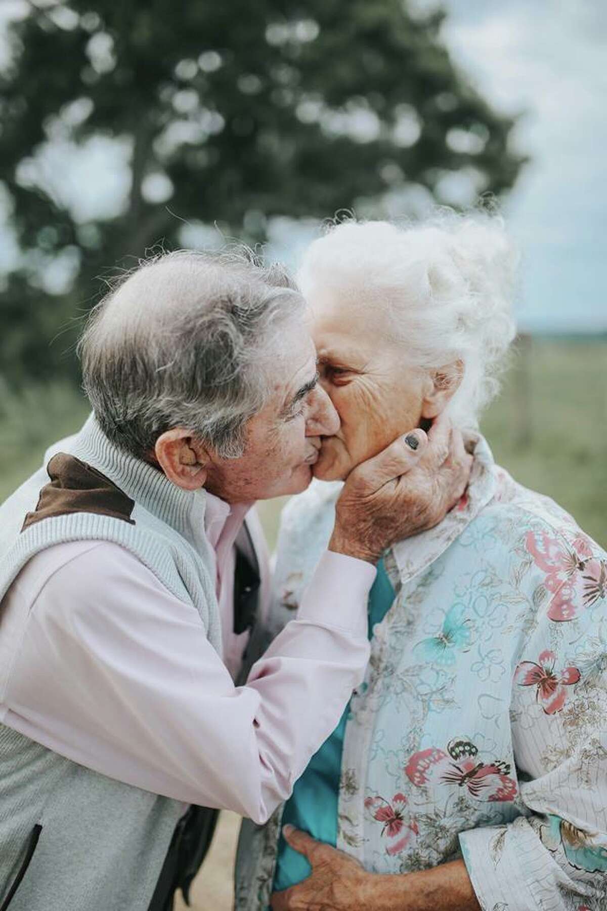 картинки пожилые пары любовь