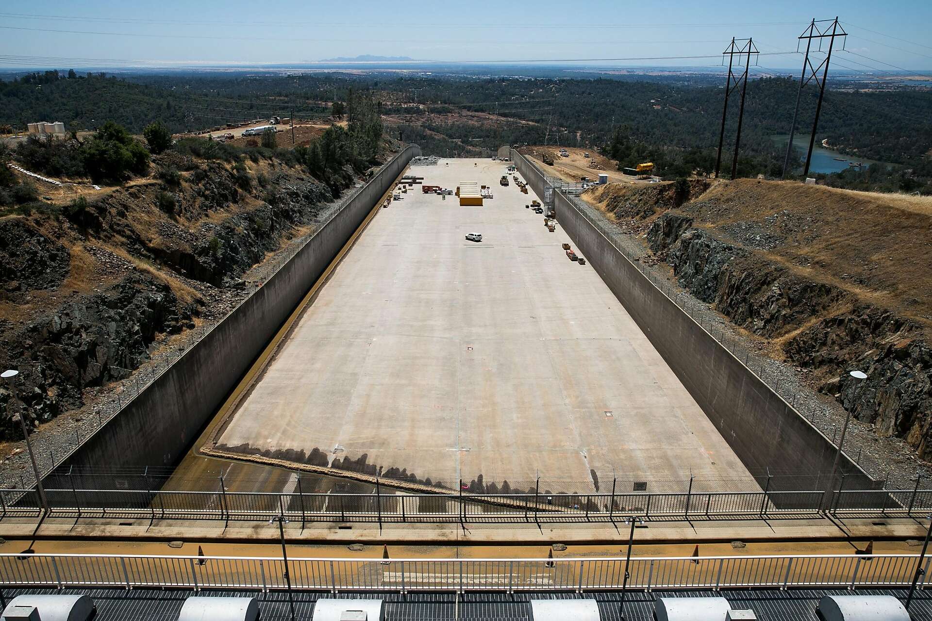 Oroville Dam repair is huge, but so is residents' mistrust