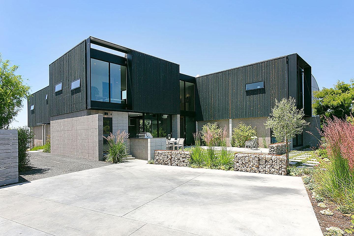 Ultra-contemporary new construction open Sunday in Oakland