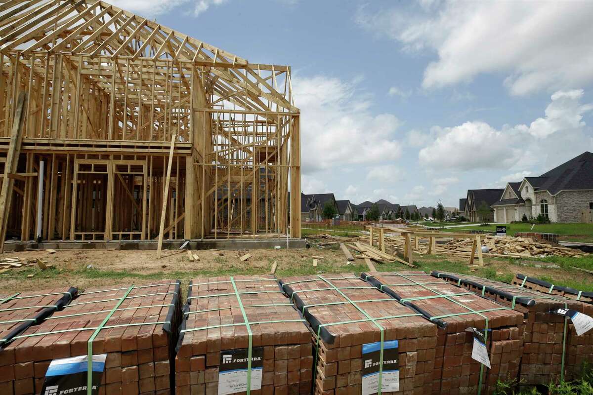 New home construction is shown at Riverstone Sunday, June 4, 2017, in Missouri City. ( Melissa Phillip / Houston Chronicle )