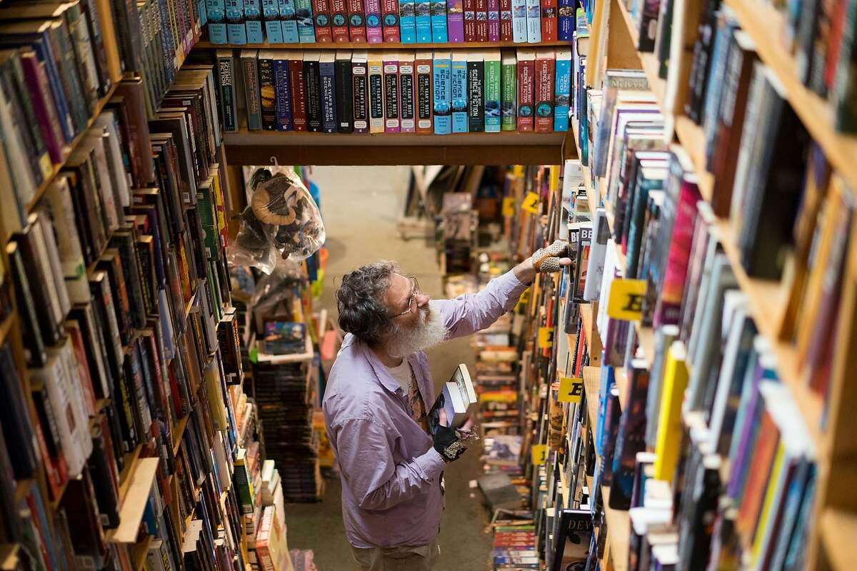 Berkeley’s Dark Carnival sci-fi/fantasy bookstore to close