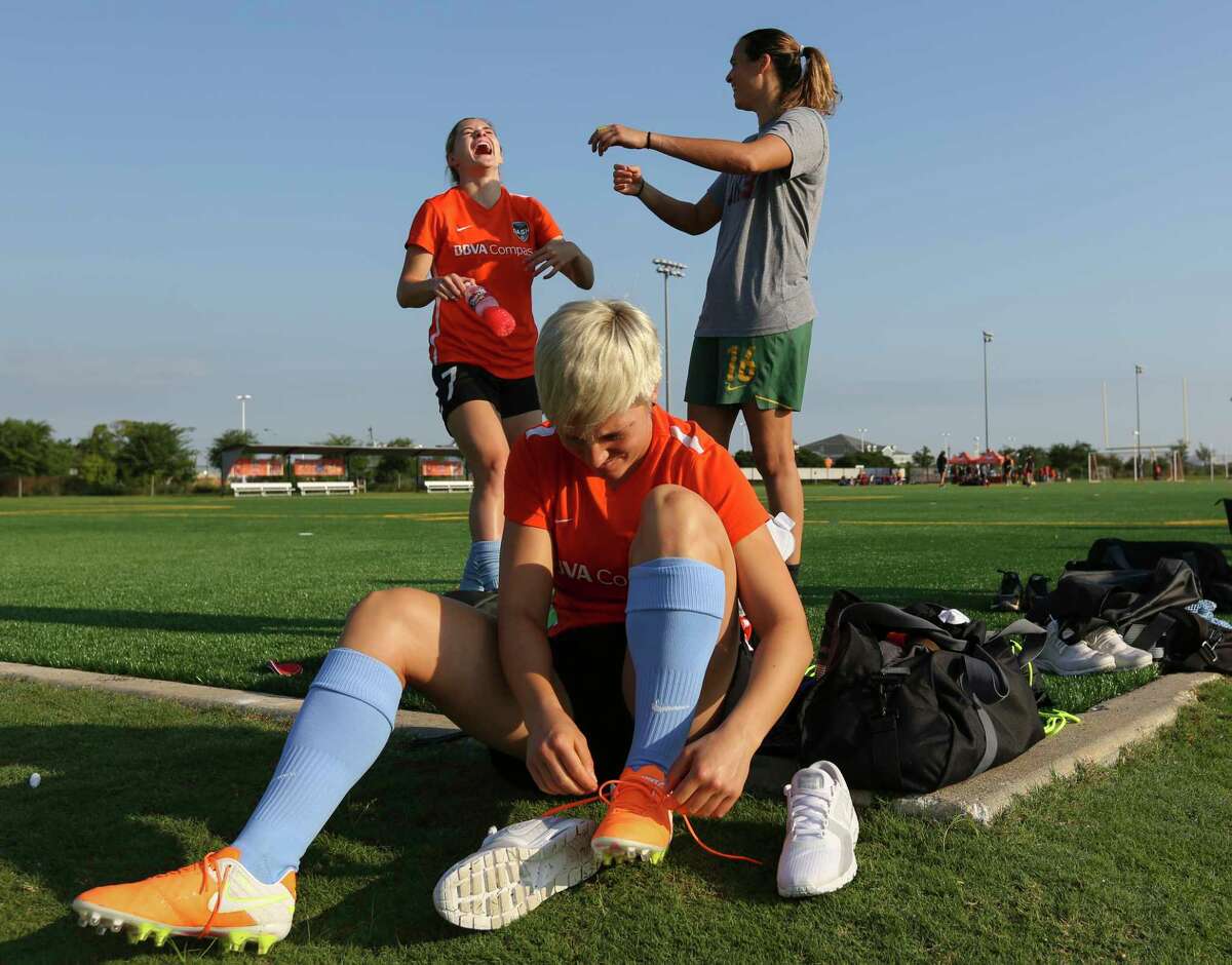 Kealia Ohai, back left, laughs at a joke from Houston Dash goalkeeper Lydia Williams before a practice scrimmage at Houston Sports Park Saturday, June 10, 2017, in Houston.