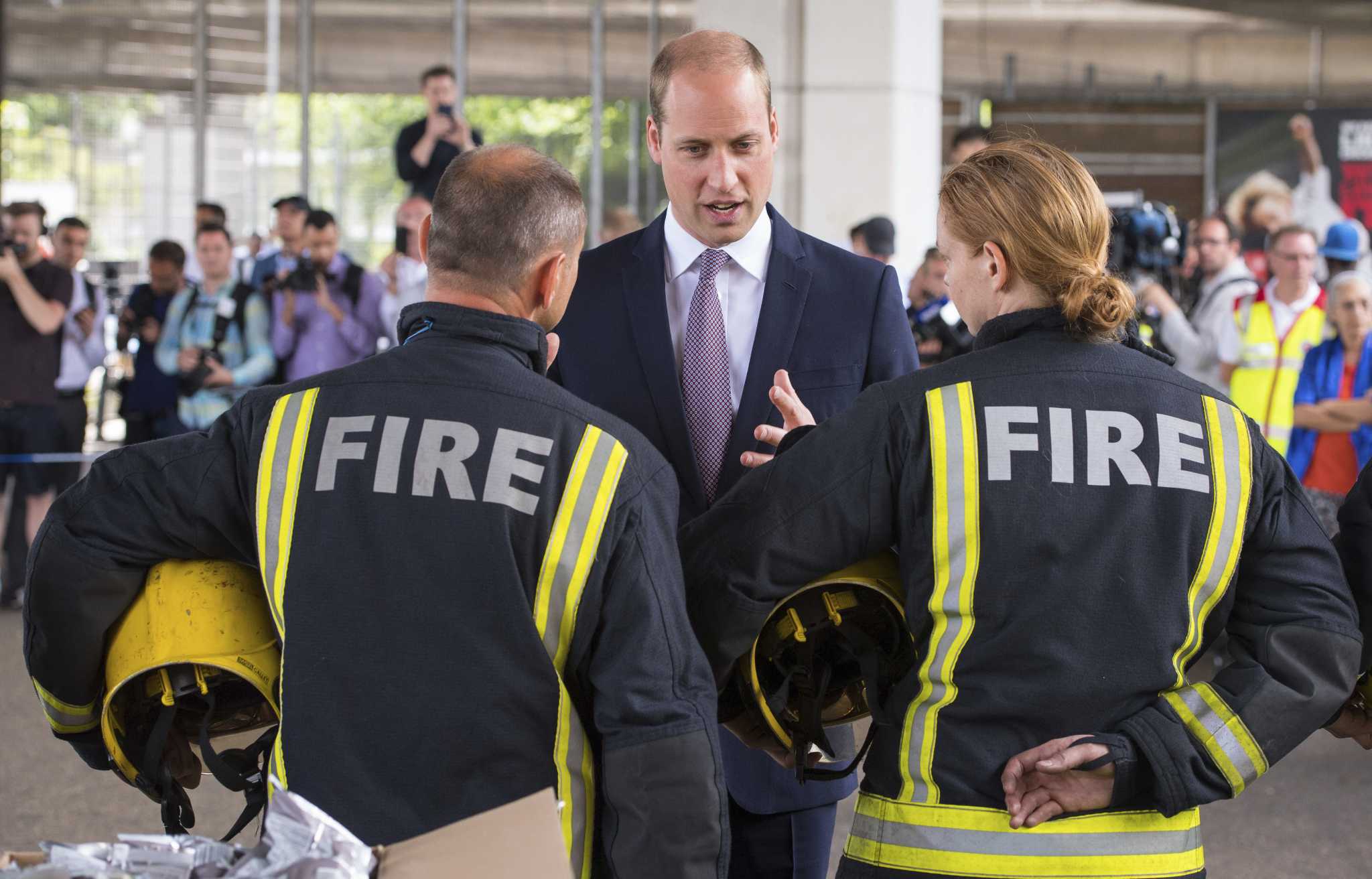 Prince William hugs fire survivor, ignoring royal protocol and bringing Diana ...