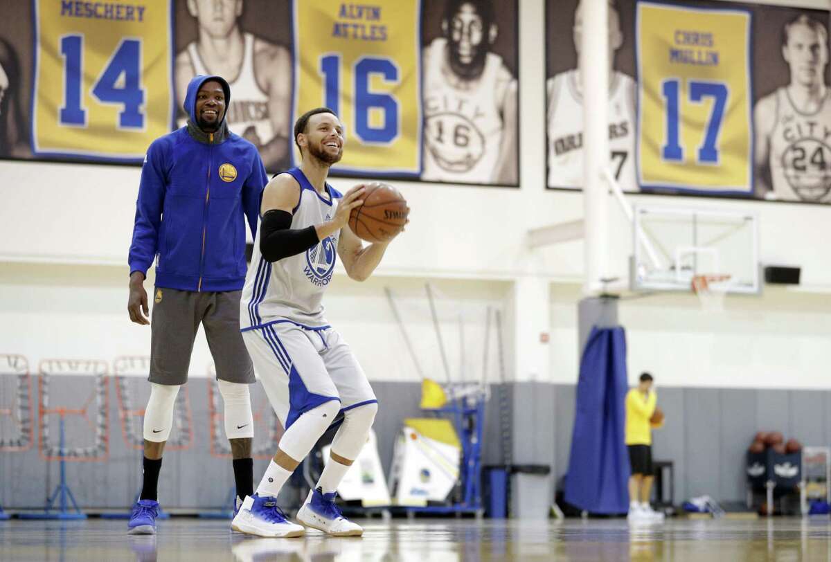 NO FILM, NO VIDEO, NO TV, NO DOCUMENTARY - Philadelphia 76ers' Lou