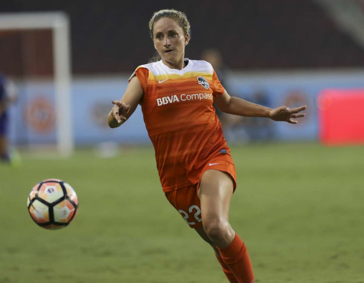Houston Dash defender Camille Levin (22) goes after the ball during the first half of the game at BBVA Compass Stadium Saturday, June 17, 2017, in Houston. ( Yi-Chin Lee / Houston Chronicle )
