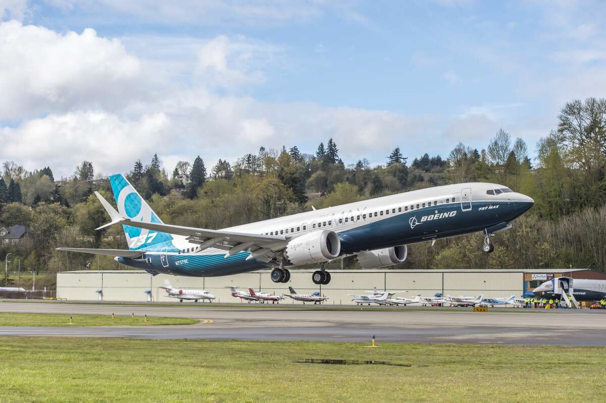 First look: Boeing unveils new 737 at Paris Air Show