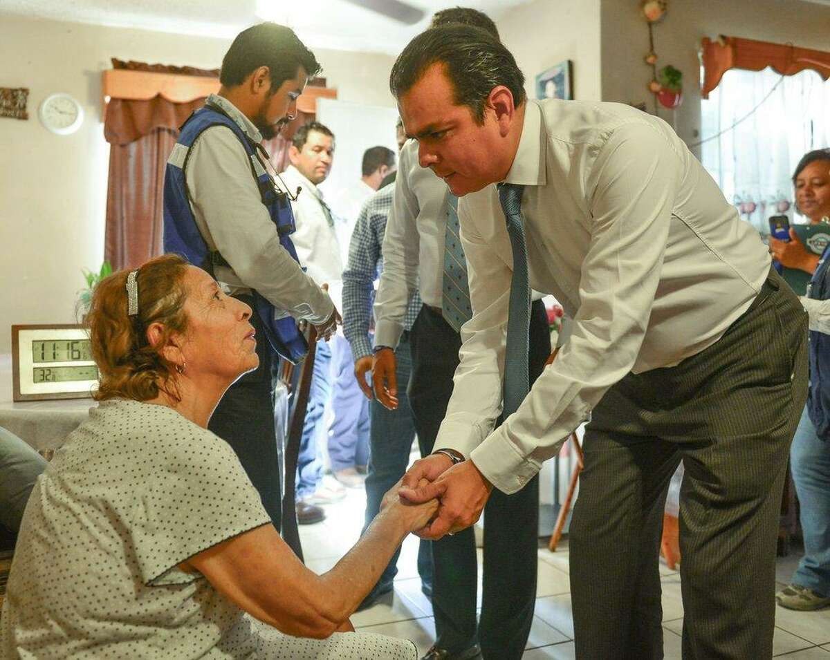 Enrique Rivas visitó el domicilio de la señora Yolanda Costa Marroquín, quien padece de diabetes y recibe atención de médicos de la Dirección de Salud Municipal.