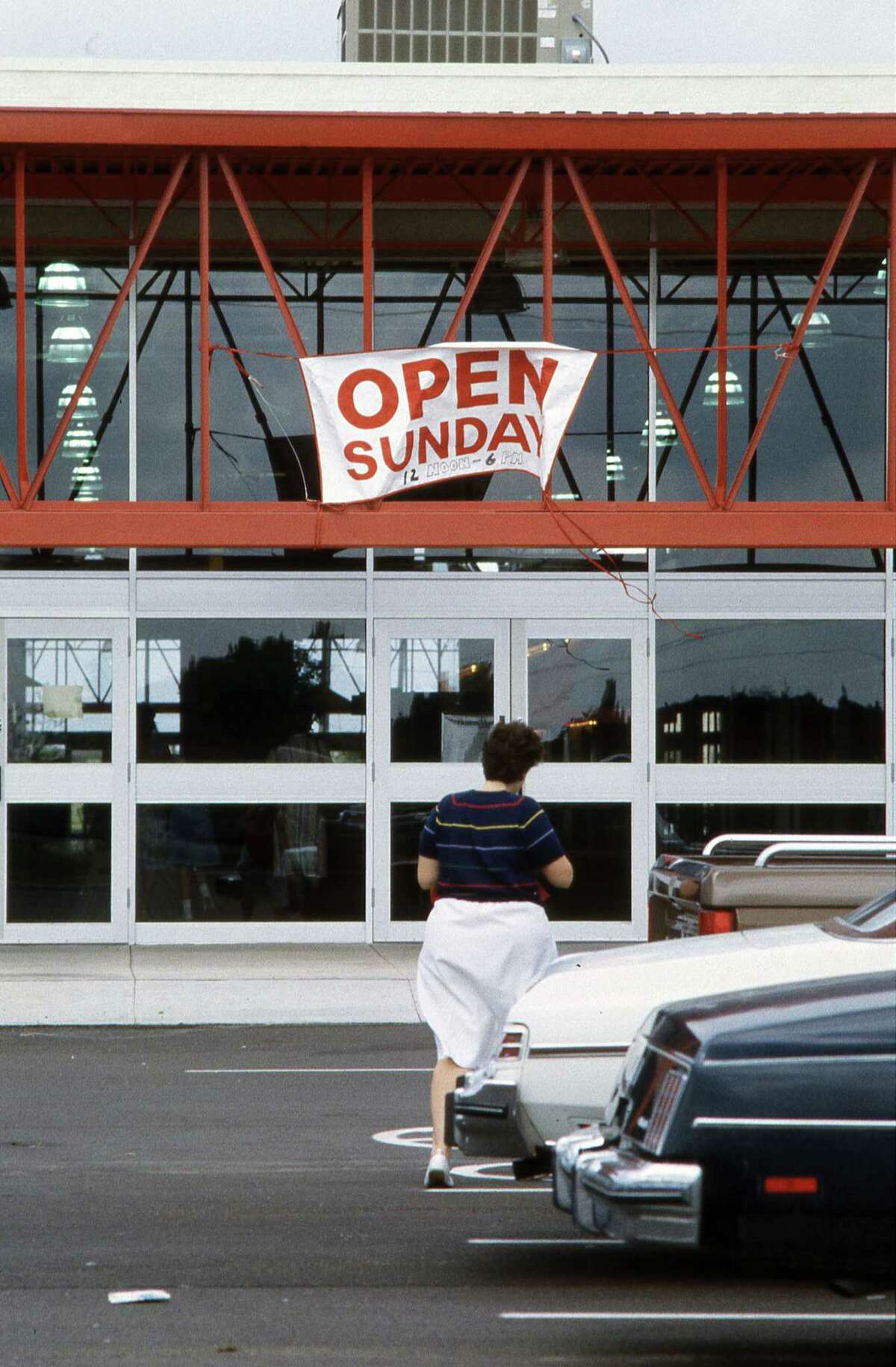 most-major-stores-here-will-be-open-this-sunday