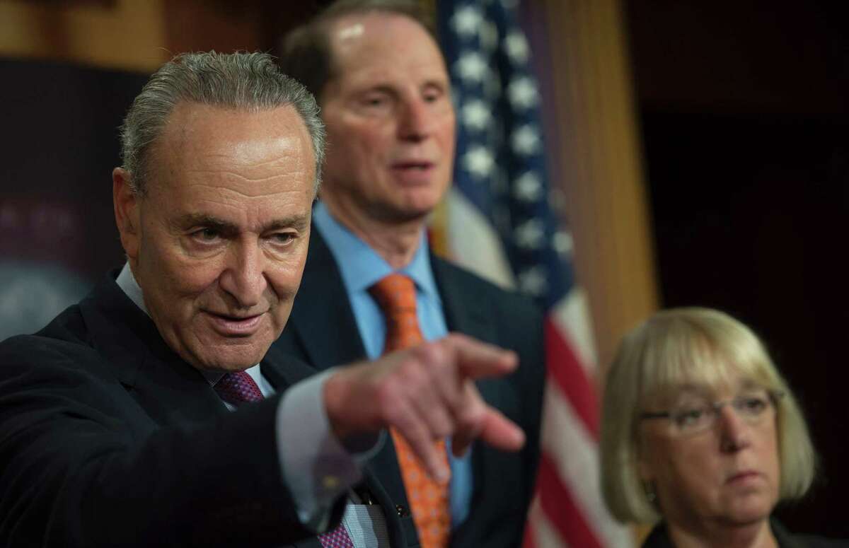 CAN-SPAM Act architects (L-R) U.S. Sen. Chuck Schumer (D-N.Y.) and Sen. Ron Wyden (L) on June 22, 2017, in Washington, D.C. On June 22, the Federal Trade Commission announced a review of elements of the CAN-SPAM Act of 2003 to assess its effectiveness and the costs of compliance.