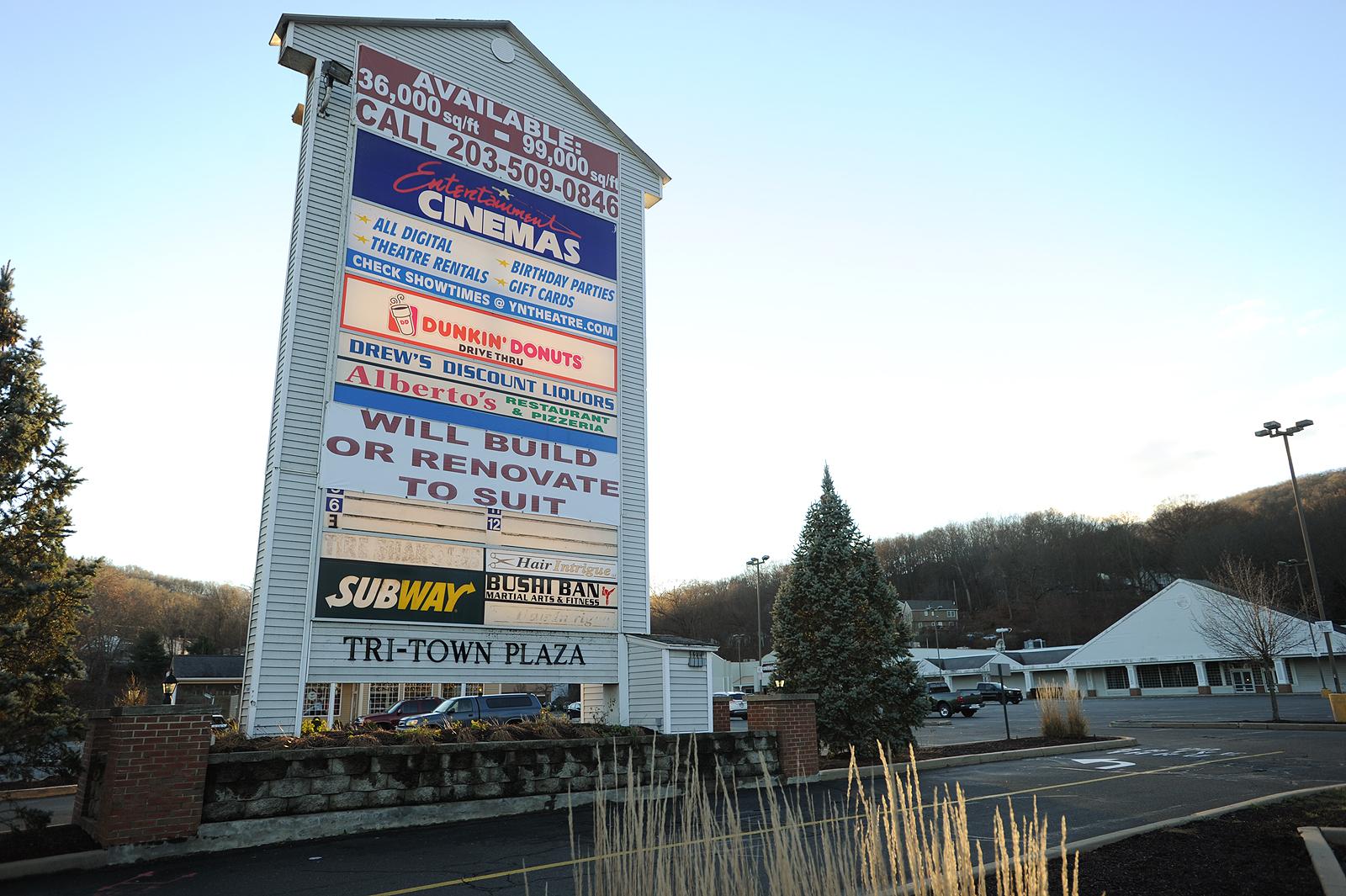 Owner makes one last push to market Seymour plaza before planned