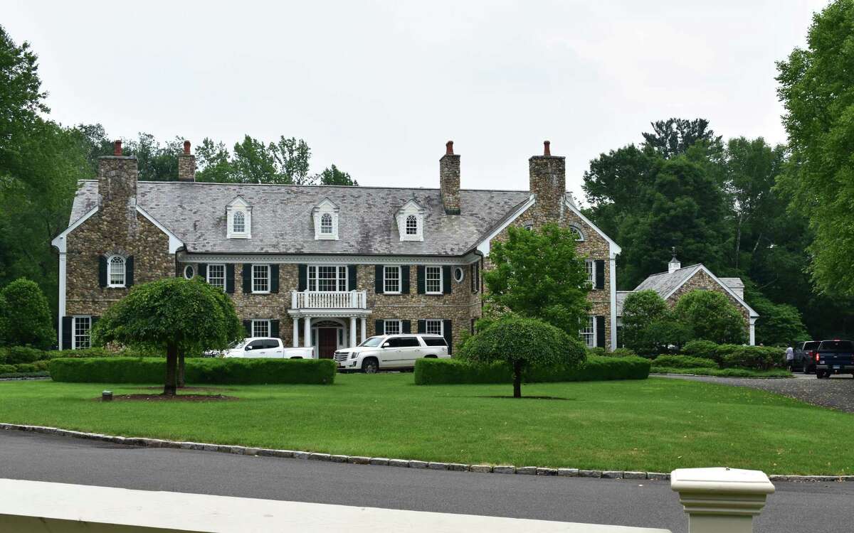 Contractors congregate at 705 West Rd. in New Canaan, Conn., on Friday, June 23, 2017, two days after General Electric CEO Jeff Immelt sold his longtime home for $4 million.