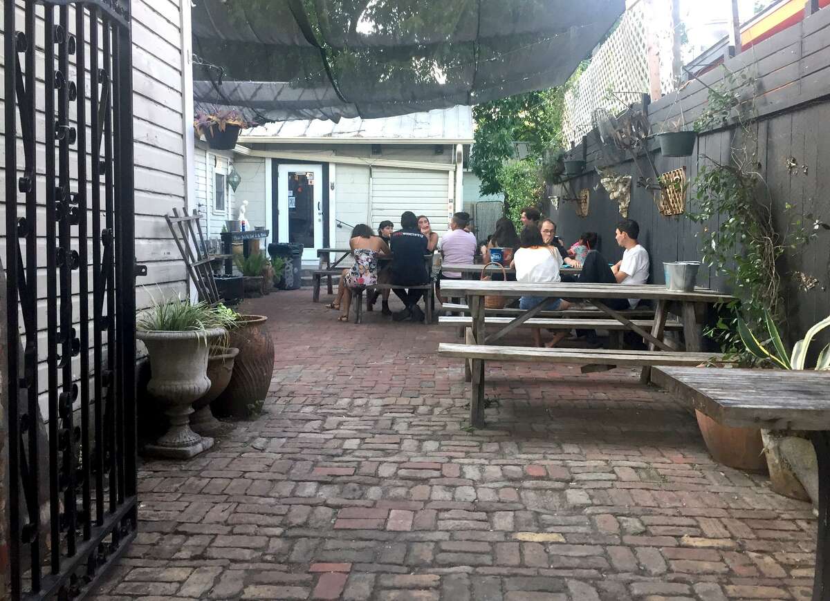 San Antonio latenight nosh spot Crossroads Kitchen hits end of the road