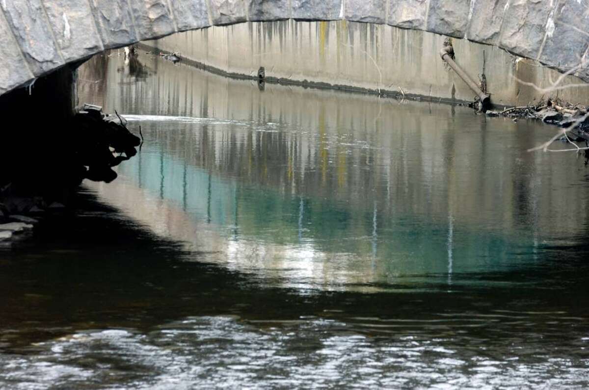 Byram dating metro station