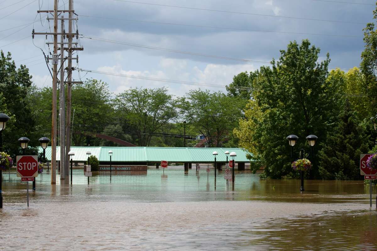 STEVEN SIMPKINS|for the Daily News The Farmers Market under flood water Saturday as the river rises to near 32 feet.