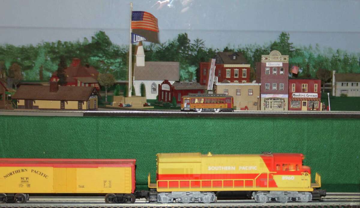 Cleveland museum sets up model train depot