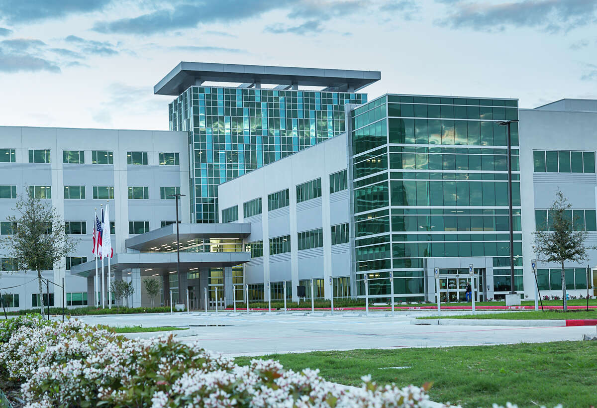 Memorial Hermann Cypress Hospital is an 81-bed hospital on a 32-acre master-planned campus with state-of the-art operating rooms, an intensive care unit and neonatal intensive care unit.