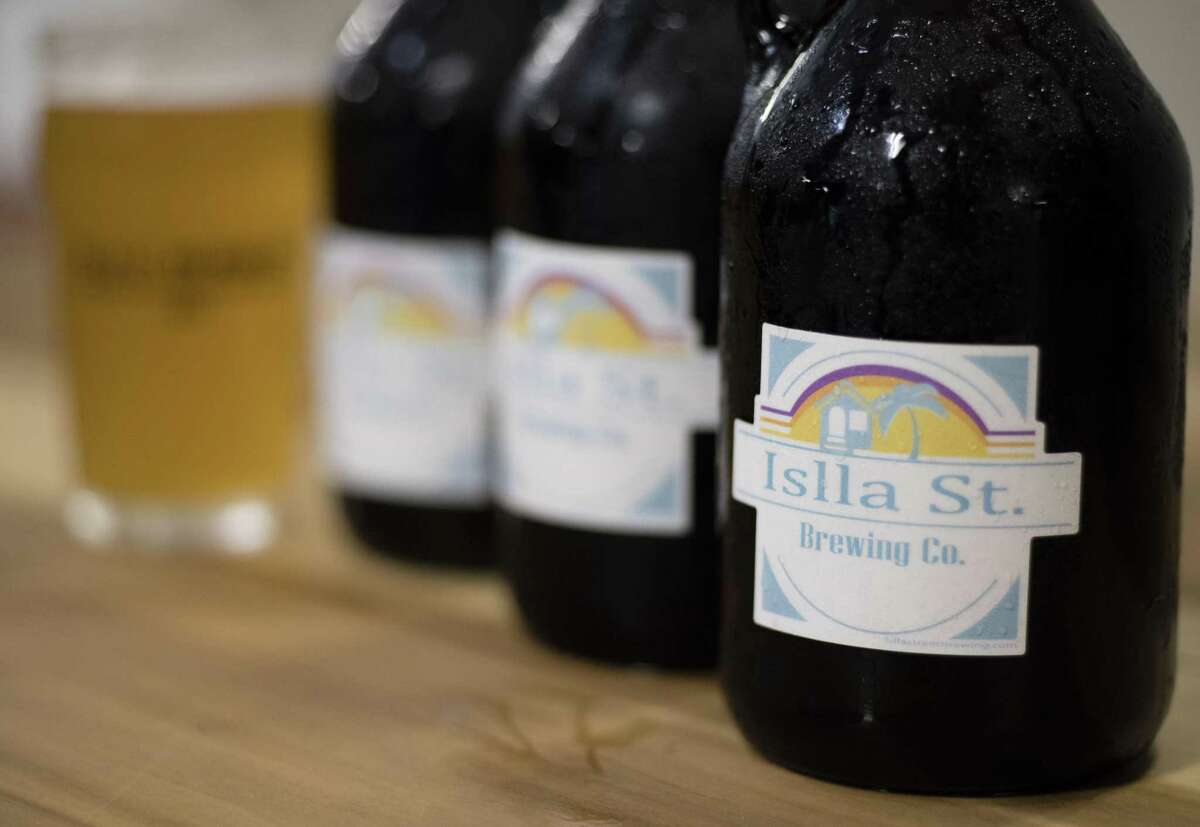 Islla St. Brewing Co. growlers line the table for sampling.