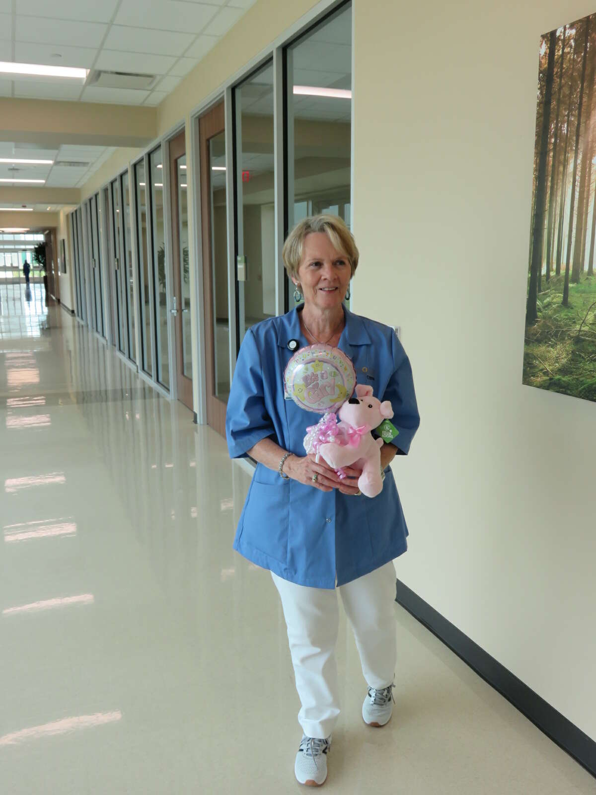 Volunteer Emiley Jarvis delivers a gift to a patient at the Memorial Hermann Cypress Hospital. Officials at the recently opened hospital are seeking volunteers who are interested in helping out at the $168 million facility. Currently, the hospitalâs program includes 45 active volunteers. Positions are open to those who are retired, community members in the workforce, and college students.