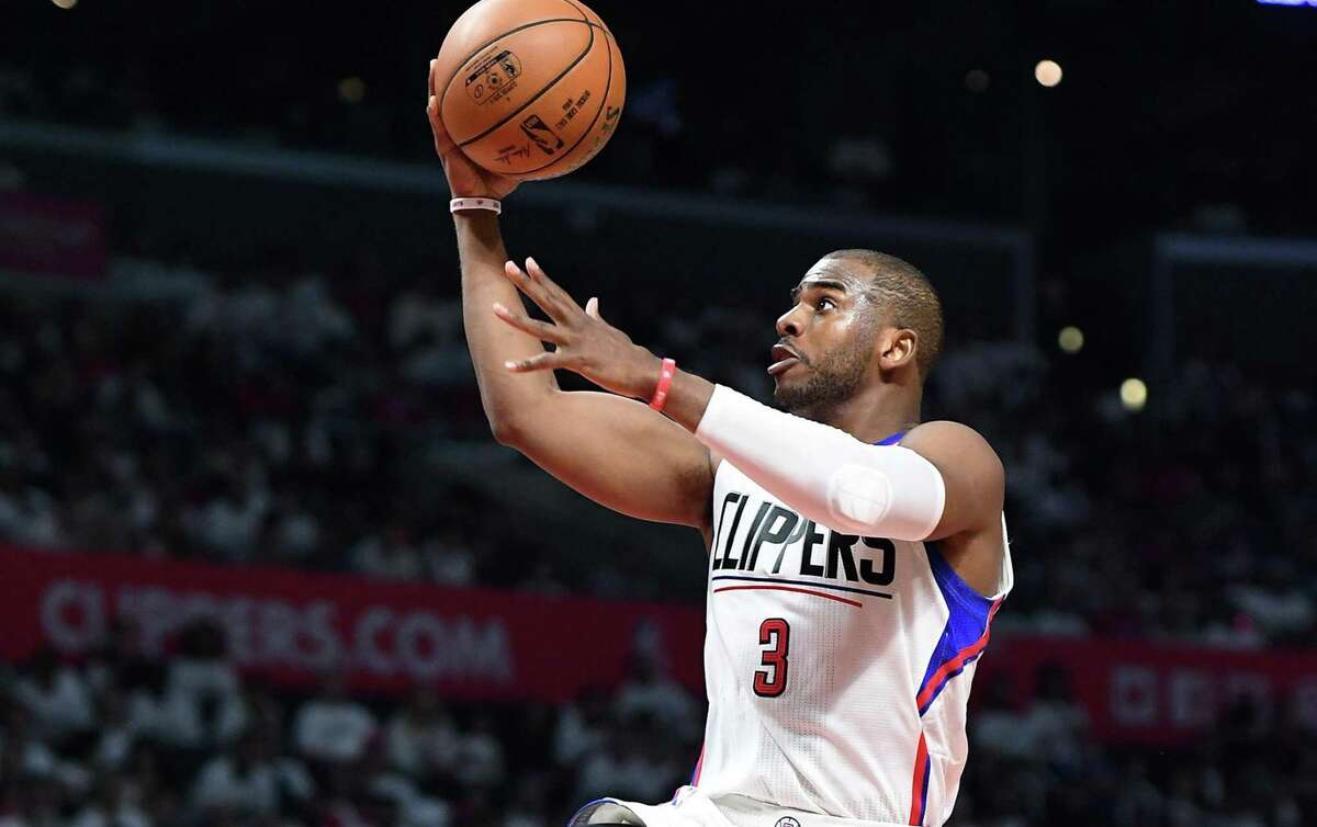 Chris Paul gives jersey to Clippers fan in Utah after win over Jazz