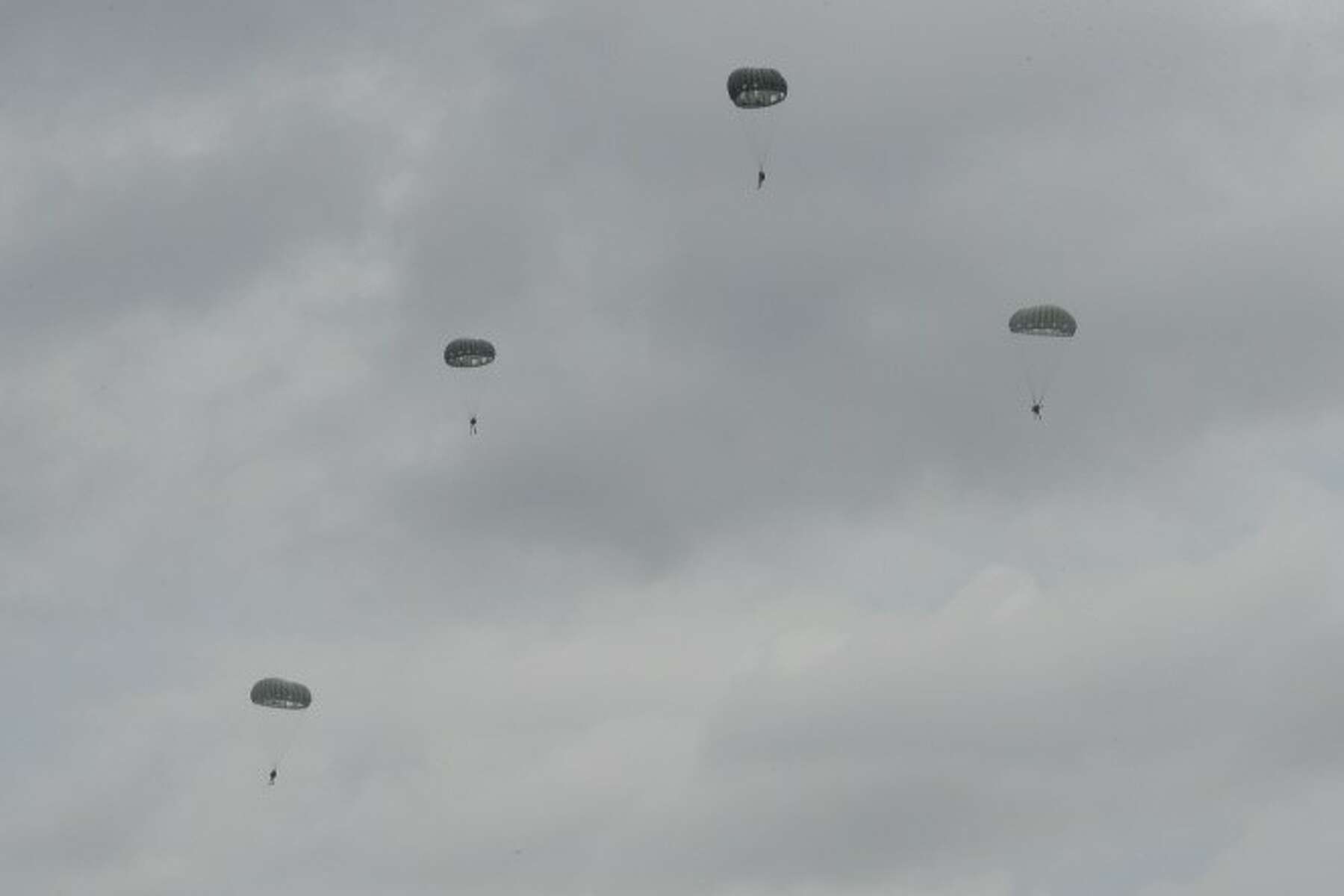 Photos: Texas Guardsmen parachute 1,500 feet into Canyon Lake for training  operation