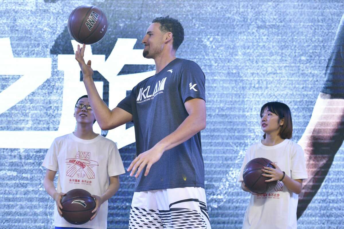 Even Steph Curry is laughing at this video of Klay Thompson dancing in the club