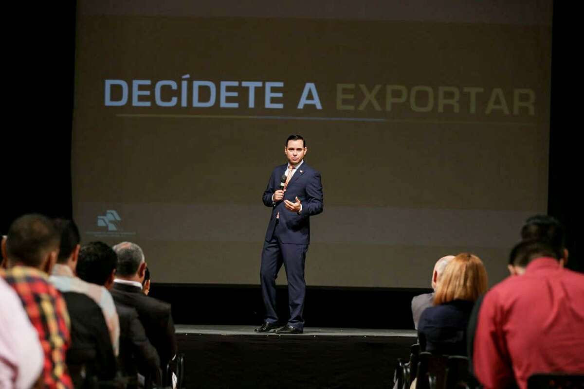 El presidente de los Agentes Aduanales Edgardo Pedraza Quintanilla fue uno de los ponentes durante el “Seminario de Promoción de Exportaciones”.