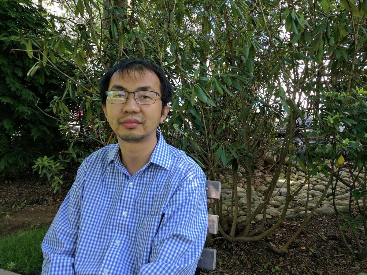 Feng Ning works at AQR Capital Management and enjoys eating lunch in Greenwich Commons when the weather is nice. One day in late June, his lunch ended short when he realized he didn’t get a spoon for his chunky Korean tofu soup with rice.