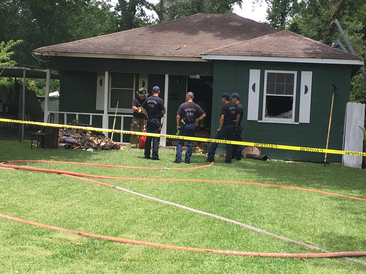 Elderly Man Dies In Ne Houston House Fire